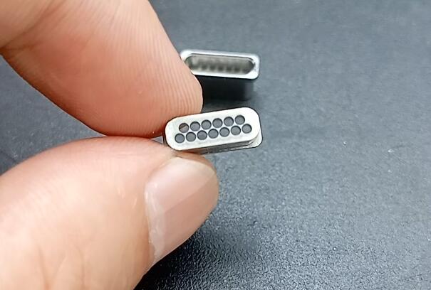 這種母頭小孔去毛刺，用磨粒流的話1分鐘幾十個！