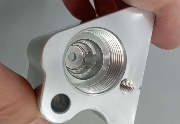 鋁合金異形交叉孔去毛刺，磨粒流加工效果完全OK！