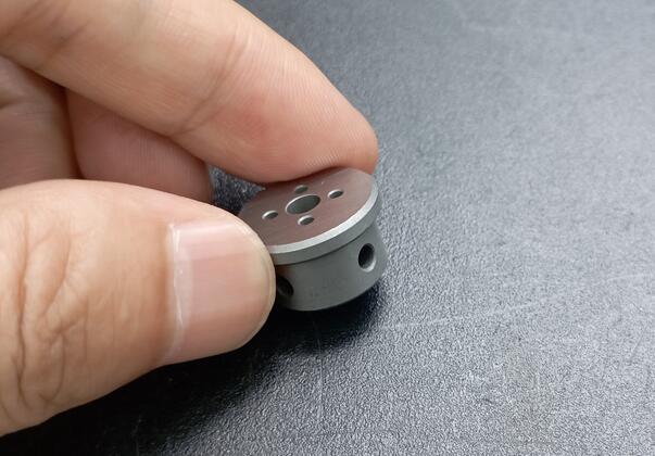 磨粒流究竟是怎么去除內(nèi)孔毛刺的，我做了個3D模擬！