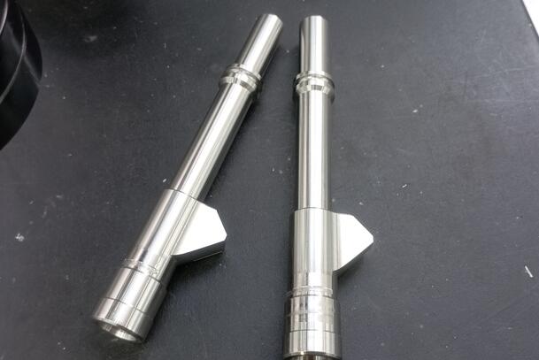 對(duì)豬好點(diǎn)，磨粒流用于注射器架交叉孔去毛刺！