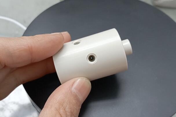 PEEK交叉孔去毛刺，斯曼克磨粒流解決方案！