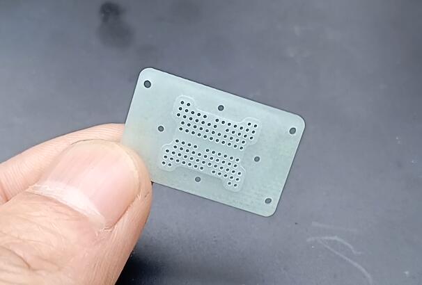 硬質(zhì)塑料小孔去毛刺，可以用液態(tài)磨粒流嗎？